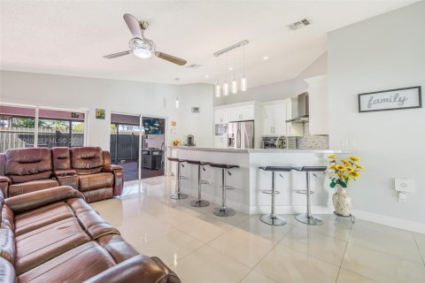 Casa en venta en Miami, Florida, 4 dormitorios, 174.19 m2 № 2001849 - foto 15