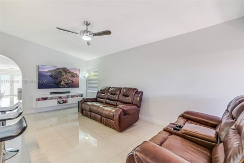 Casa en venta en Miami, Florida, 4 dormitorios, 174.19 m2 № 2001849 - foto 12