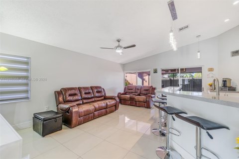 Casa en venta en Miami, Florida, 4 dormitorios, 174.19 m2 № 2001849 - foto 14