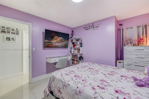 Casa en venta en Miami, Florida, 4 dormitorios, 174.19 m2 № 2001849 - foto 30