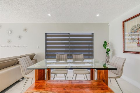 Casa en venta en Miami, Florida, 4 dormitorios, 174.19 m2 № 2001849 - foto 10