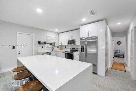 Villa ou maison à vendre à Plantation, Floride: 3 chambres, 128.21 m2 № 2052520 - photo 4