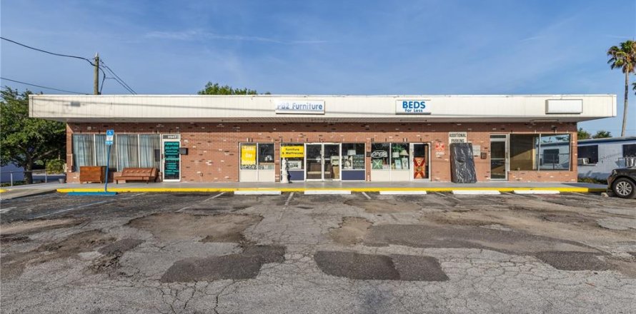 Propiedad comercial en Seminole, Florida 663.69 m2 № 2203882