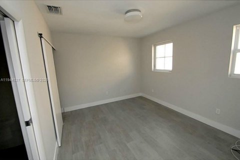 Снять в аренду квартиру в Майами-Бич, Флорида 1 спальня, 405.15м2, № 2001076 - фото 5