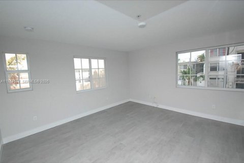 Снять в аренду квартиру в Майами-Бич, Флорида 1 спальня, 405.15м2, № 2001076 - фото 2