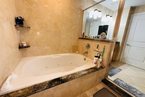 Condo in Orlando, Florida, 2 bedrooms  № 2210971 - photo 13