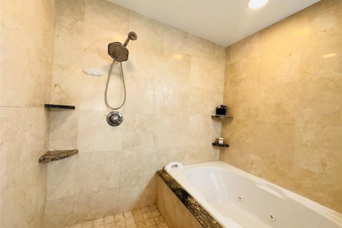 Condo in Orlando, Florida, 2 bedrooms  № 2210971 - photo 12