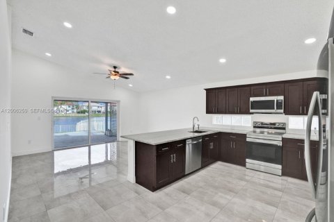 Casa en venta en Miramar, Florida, 3 dormitorios, 160.81 m2 № 2077892 - foto 15