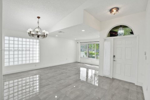 Casa en venta en Miramar, Florida, 3 dormitorios, 160.81 m2 № 2077892 - foto 13