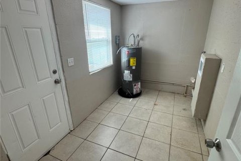 House in Tampa, Florida 3 bedrooms, 97.92 sq.m. № 2394340 - photo 13