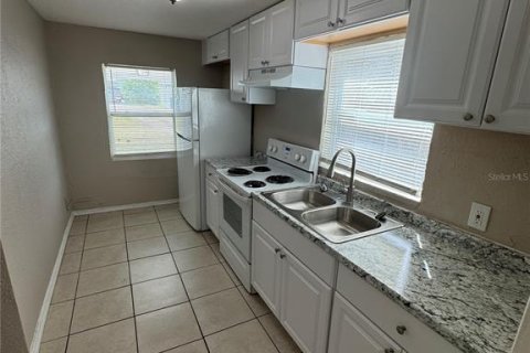 House in Tampa, Florida 3 bedrooms, 97.92 sq.m. № 2394340 - photo 9