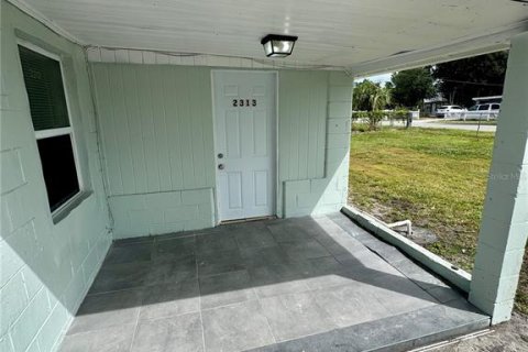 House in Tampa, Florida 3 bedrooms, 97.92 sq.m. № 2394340 - photo 3