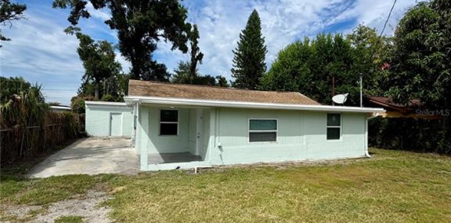House in Tampa, Florida 3 bedrooms, 97.92 sq.m. № 2394340