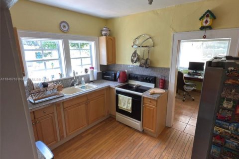 Casa en venta en Miami Springs, Florida, 2 dormitorios, 156.82 m2 № 1849123 - foto 5