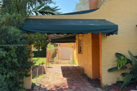 Casa en venta en Miami Springs, Florida, 2 dormitorios, 156.82 m2 № 1849123 - foto 2