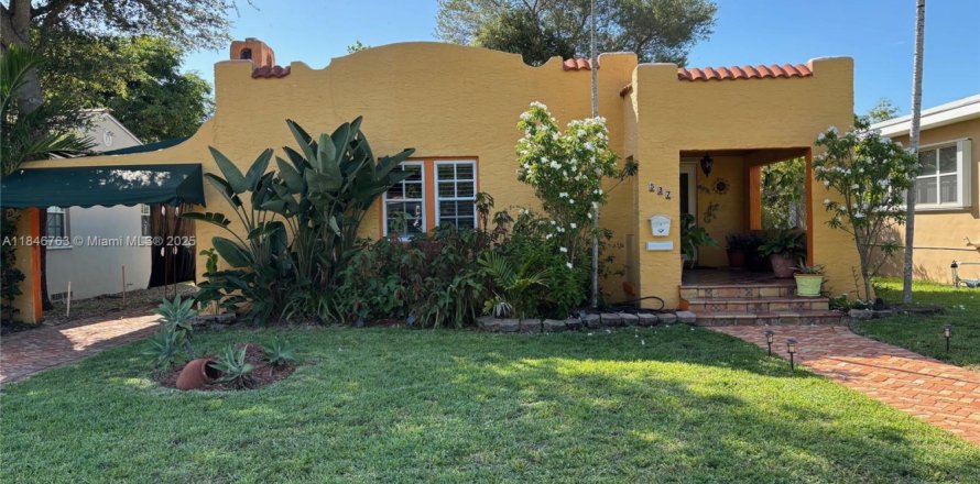 Casa en Miami Springs, Florida 2 dormitorios, 156.82 m2 № 1849123