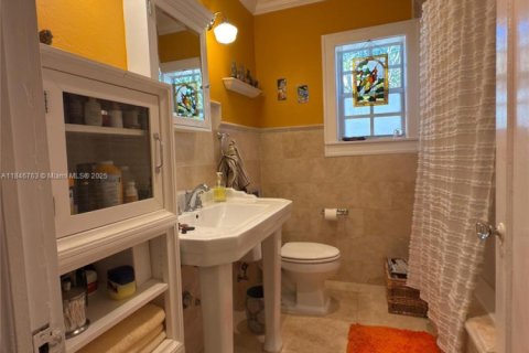 Casa en venta en Miami Springs, Florida, 2 dormitorios, 156.82 m2 № 1849123 - foto 12
