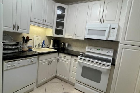 Condominio en venta en Hallandale Beach, Florida, 1 dormitorio, 60.01 m2 № 2034360 - foto 26