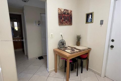 Condominio en venta en Hallandale Beach, Florida, 1 dormitorio, 60.01 m2 № 2034360 - foto 27