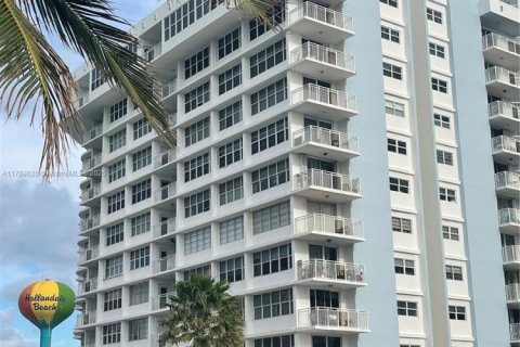 Condominio en venta en Hallandale Beach, Florida, 1 dormitorio, 60.01 m2 № 2034360 - foto 29
