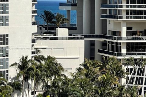 Condominio en venta en Hallandale Beach, Florida, 1 dormitorio, 60.01 m2 № 2034360 - foto 5