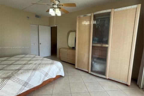 Condominio en venta en Hallandale Beach, Florida, 1 dormitorio, 60.01 m2 № 2034360 - foto 21