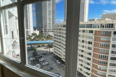 Condominio en venta en Hallandale Beach, Florida, 1 dormitorio, 60.01 m2 № 2034360 - foto 8