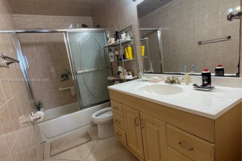 Condominio en venta en Hallandale Beach, Florida, 1 dormitorio, 60.01 m2 № 2034360 - foto 16