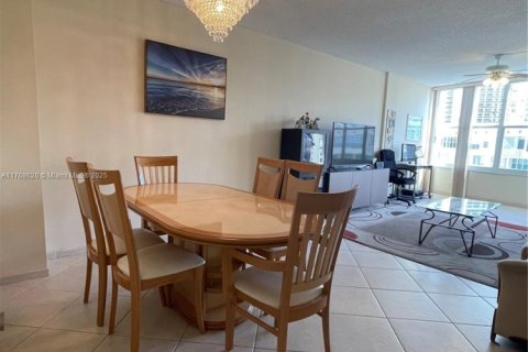 Condominio en venta en Hallandale Beach, Florida, 1 dormitorio, 60.01 m2 № 2034360 - foto 13
