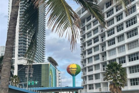 Condominio en venta en Hallandale Beach, Florida, 1 dormitorio, 60.01 m2 № 2034360 - foto 3