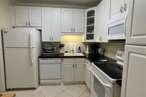 Condominio en venta en Hallandale Beach, Florida, 1 dormitorio, 60.01 m2 № 2034360 - foto 25