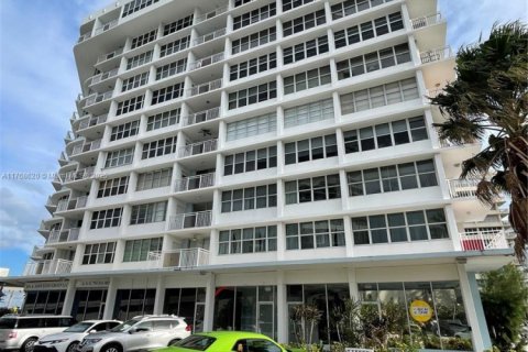 Condominio en venta en Hallandale Beach, Florida, 1 dormitorio, 60.01 m2 № 2034360 - foto 28