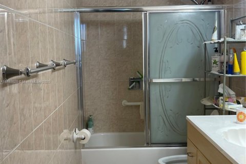 Condominio en venta en Hallandale Beach, Florida, 1 dormitorio, 60.01 m2 № 2034360 - foto 17