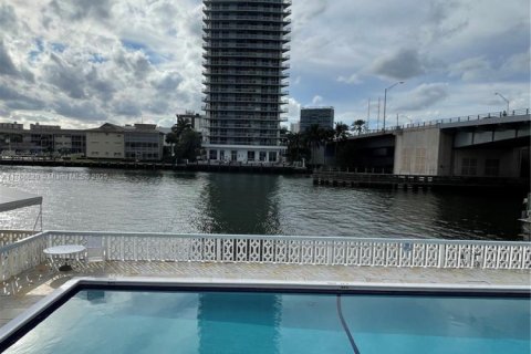 Condominio en venta en Hallandale Beach, Florida, 1 dormitorio, 60.01 m2 № 2034360 - foto 9