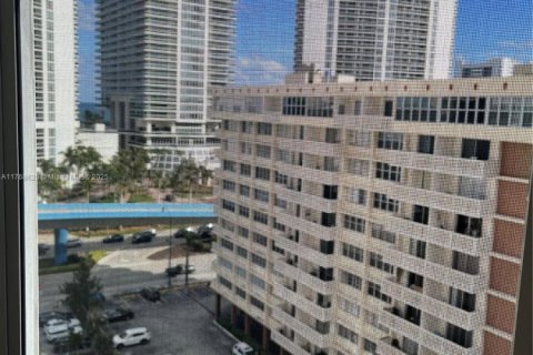 Condominio en venta en Hallandale Beach, Florida, 1 dormitorio, 60.01 m2 № 2034360 - foto 10