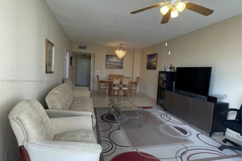 Condominio en venta en Hallandale Beach, Florida, 1 dormitorio, 60.01 m2 № 2034360 - foto 18