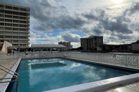 Condominio en venta en Hallandale Beach, Florida, 1 dormitorio, 60.01 m2 № 2034360 - foto 30
