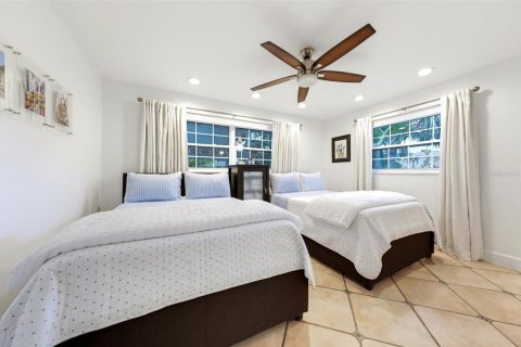 House in Largo, Florida 4 bedrooms, 196.3 sq.m. № 2208478 - photo 22