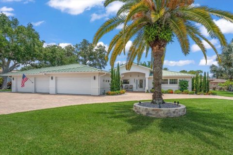 House in Largo, Florida 4 bedrooms, 196.3 sq.m. № 2208478