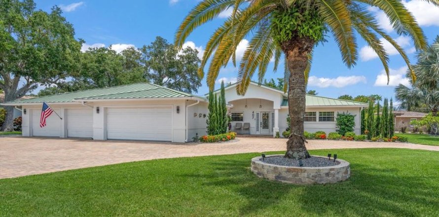 House in Largo, Florida 4 bedrooms, 196.3 sq.m. № 2208478