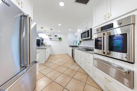 House in Largo, Florida 4 bedrooms, 196.3 sq.m. № 2208478 - photo 10