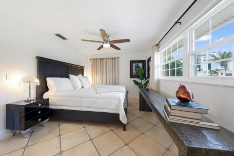 House in Largo, Florida 4 bedrooms, 196.3 sq.m. № 2208478 - photo 19