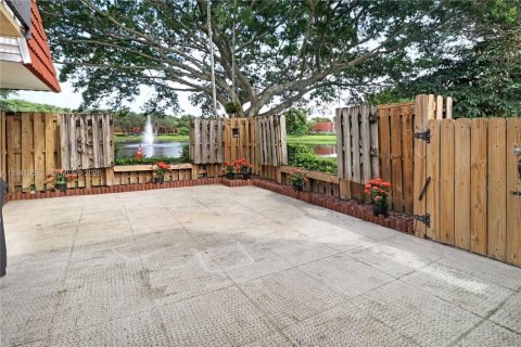 Townhouse in Plantation, Florida 2 bedrooms, 127.46 sq.m. № 1998773 - photo 9