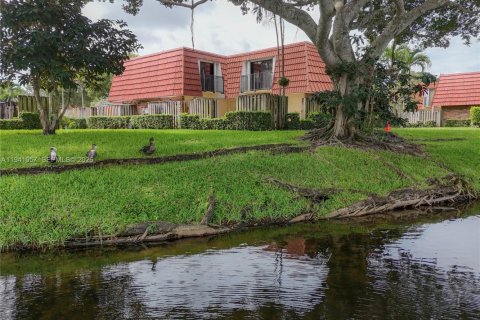 Townhouse in Plantation, Florida 2 bedrooms, 127.46 sq.m. № 1998773