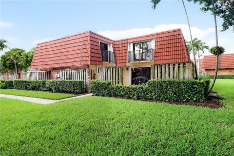 Townhouse in Plantation, Florida 2 bedrooms, 127.46 sq.m. № 1998773 - photo 2