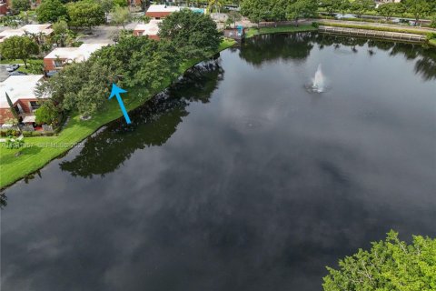 Townhouse in Plantation, Florida 2 bedrooms, 127.46 sq.m. № 1998773 - photo 6