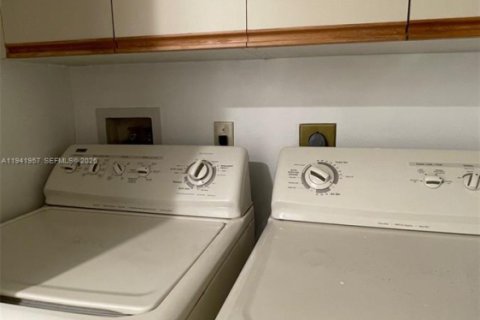 Townhouse in Plantation, Florida 2 bedrooms, 127.46 sq.m. № 1998773 - photo 30