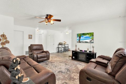House in Spring Hill, Florida 3 bedrooms, 180.04 sq.m. № 1608959 - photo 12