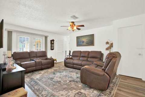 House in Spring Hill, Florida 3 bedrooms, 180.04 sq.m. № 1608959 - photo 13