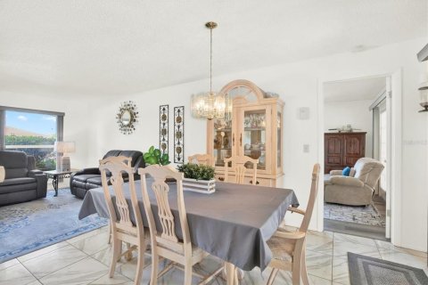 House in Spring Hill, Florida 3 bedrooms, 180.04 sq.m. № 1608959 - photo 9